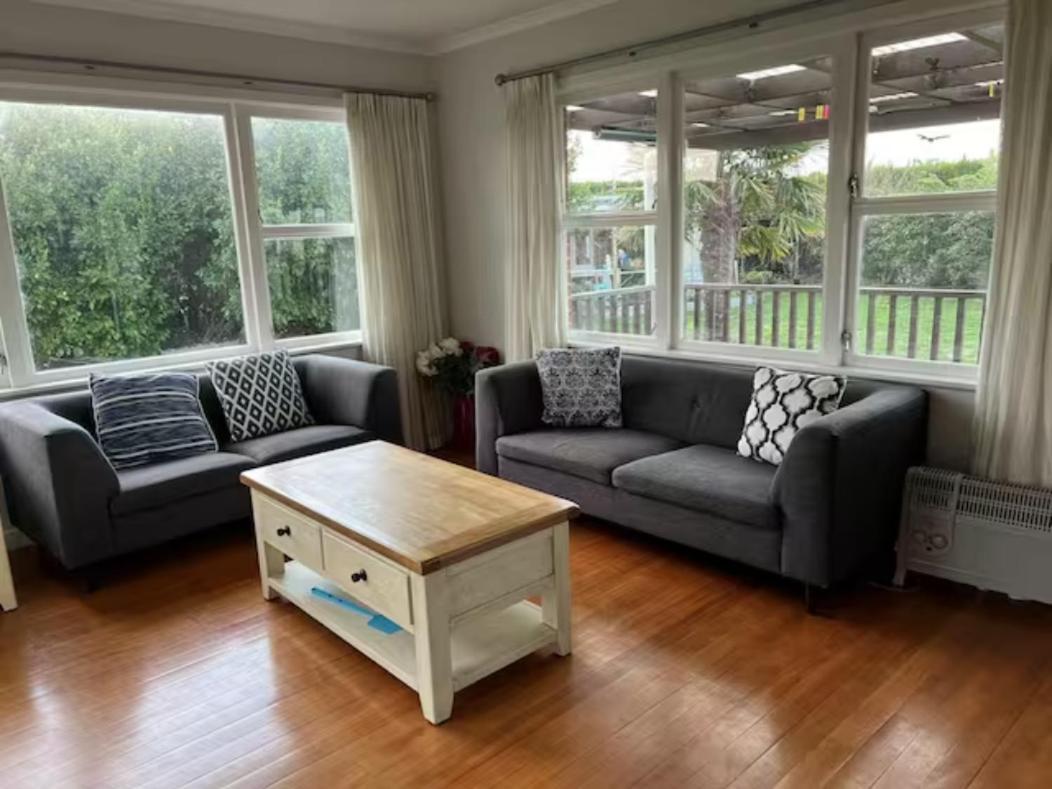 Besties West Auckland Kumeu ภายนอก รูปภาพ